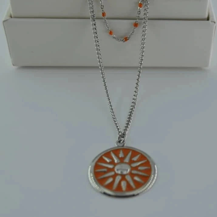 Collier triple rang en acier inoxydable – Pendentif Soleil Émaillé Orange