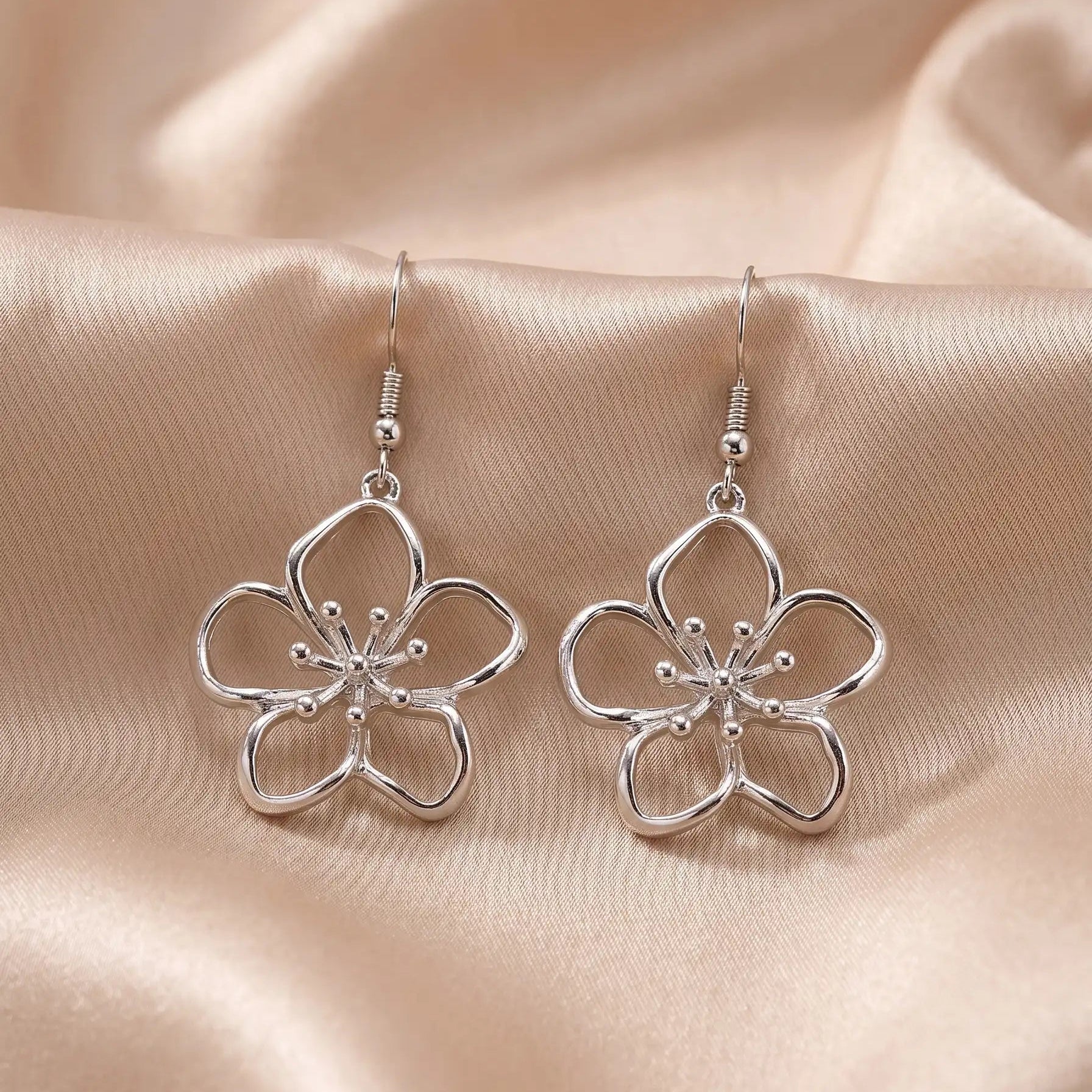 Boucles d'oreilles Fleurs AJourées LH – Finition Argentée