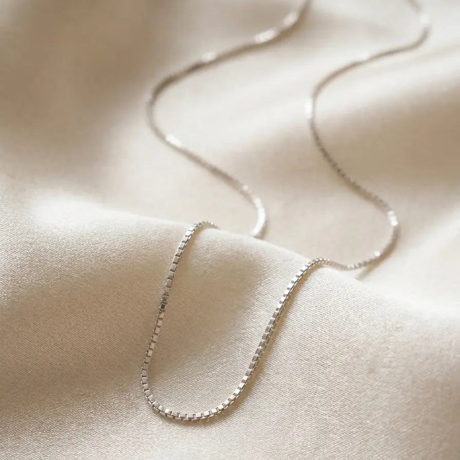 Chaîne maille carrée en argent rhodié – Pierre Lannier