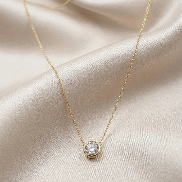 Collier Solitaire Éclat Intemporel – Plaqué Or - Go Mademoiselle
