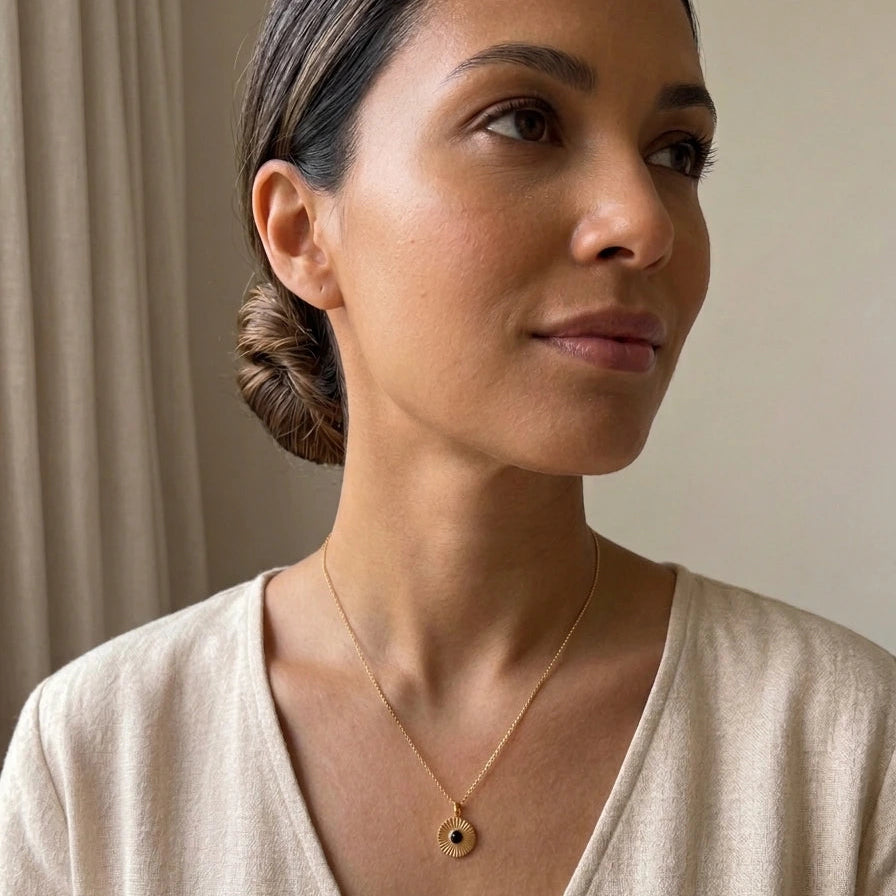Collier Solaire Médaille Émaillée – Plaqué Or – Go Mademoiselle