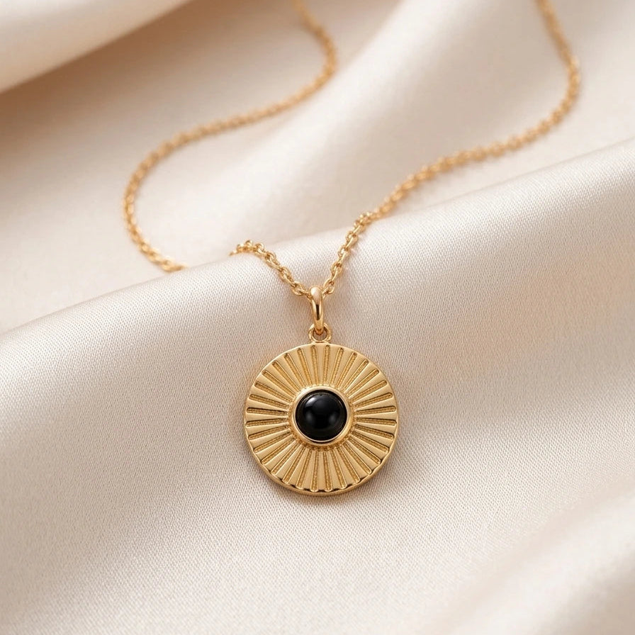 Collier Solaire Médaille Émaillée – Plaqué Or – Go Mademoiselle