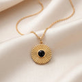 Collier Solaire Médaille Émaillée – Plaqué Or – Go Mademoiselle