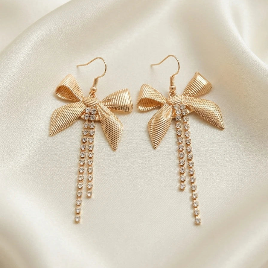 Boucles d'Oreilles Pendantes Nœud Doré & Cascades de Strass