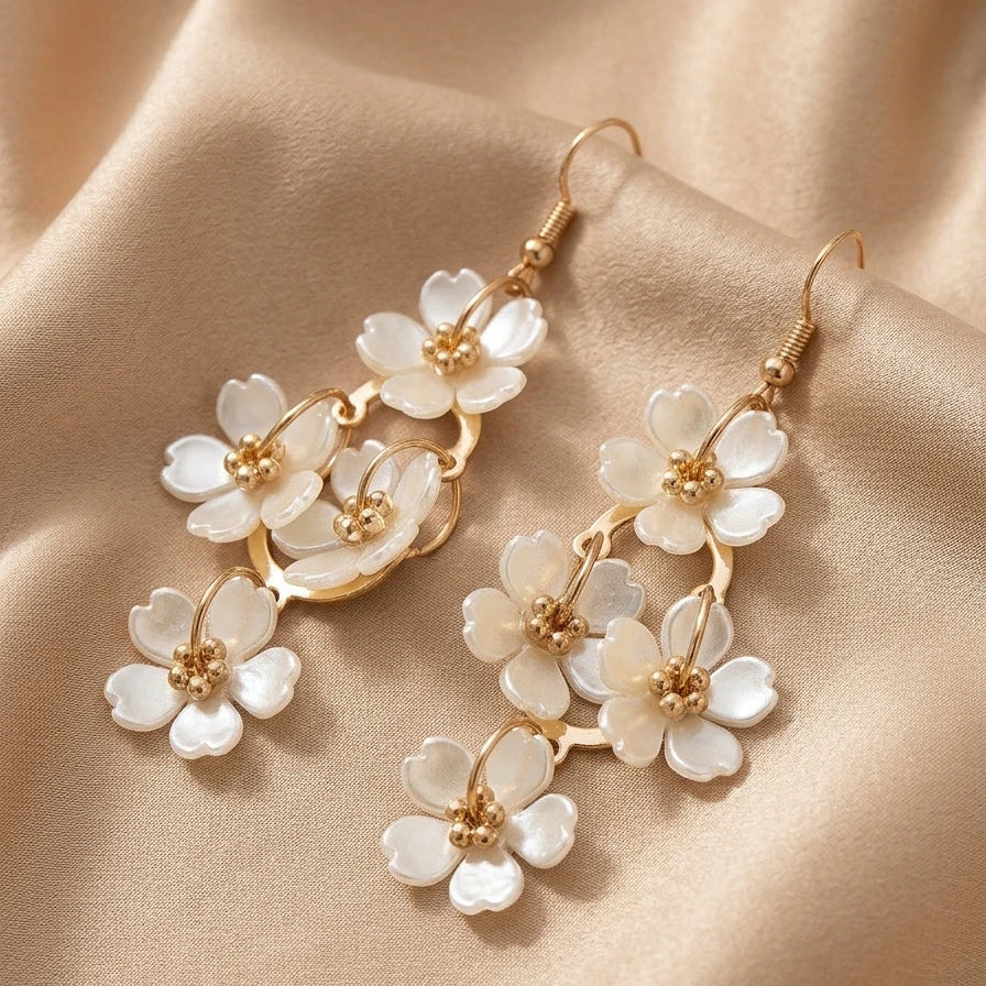 Boucles d’Oreilles Pendantes « Cascade Nacre & Or Floral »