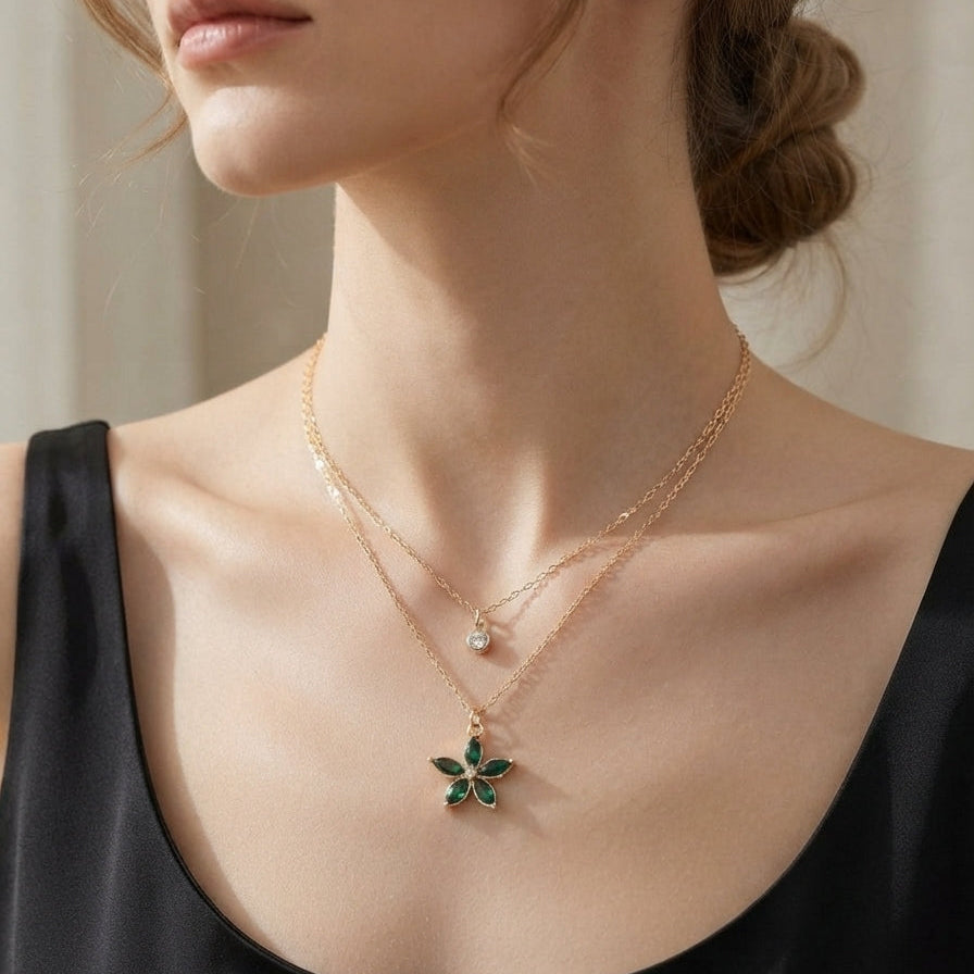 Collier Double Rang Fleur Émeraude Doré