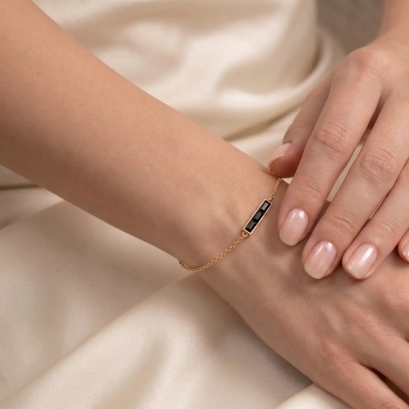 Bracelet Minimaliste "Baguette" Noir – Plaqué Or – Go Mademoiselle
