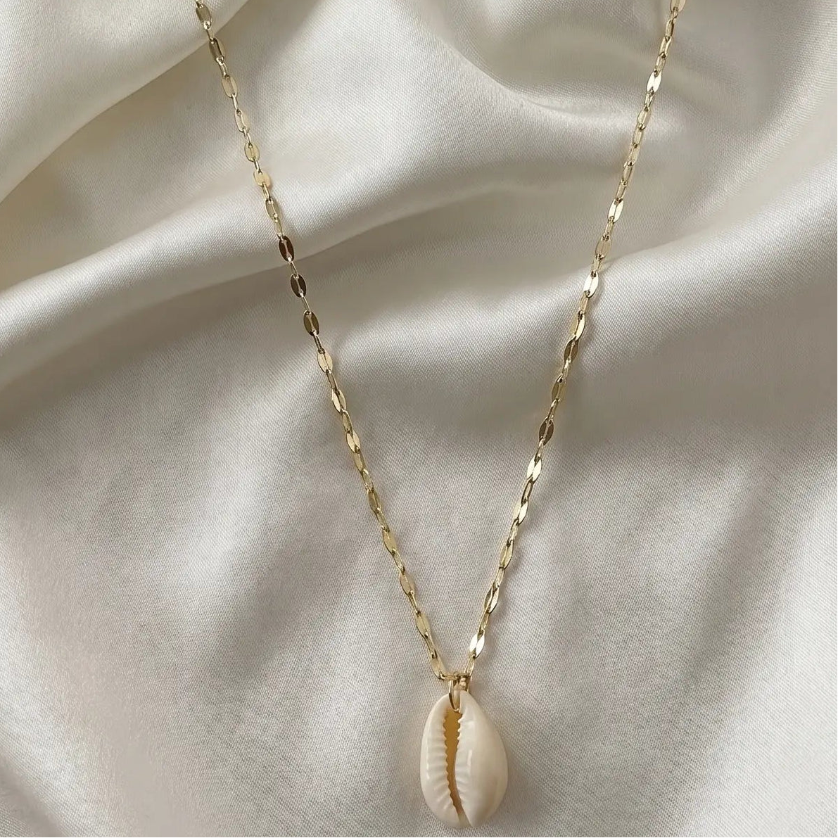 Collier Triple Chaîne "Éclat Solaire" – Collection LH