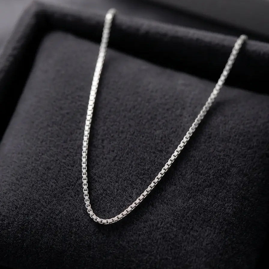 Chaîne maille carrée en argent rhodié – Pierre Lannier