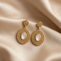 Boucles d'Oreilles Pendantes "Égérie" en Plaqué Or et Nacre – Go Mademoiselle