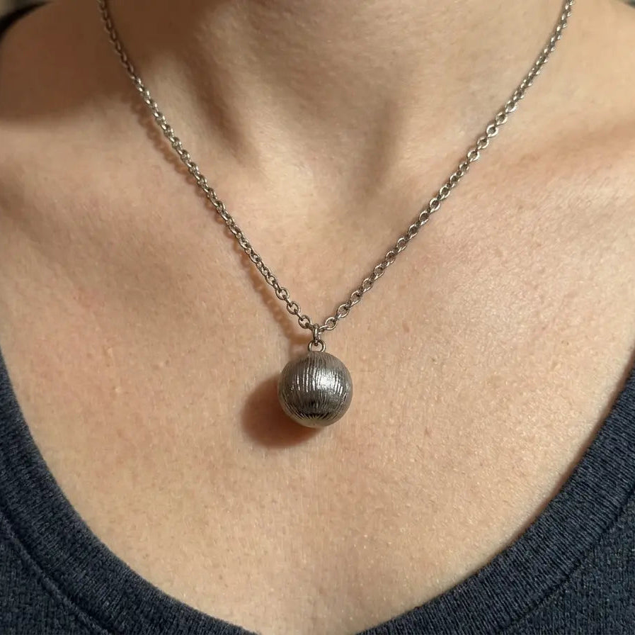 Collier Minimaliste "Sphère Givrée" – Argent Rhodié -Pierre Lannier