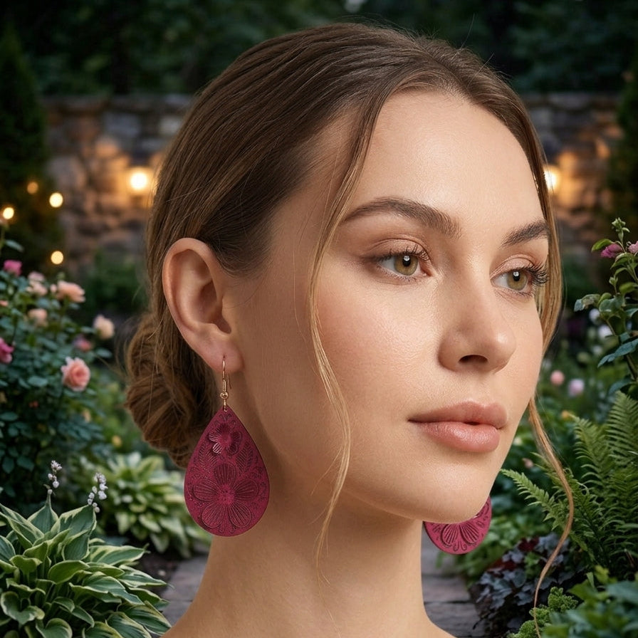 Boucles d'oreilles pendantes fuchsia motif floral