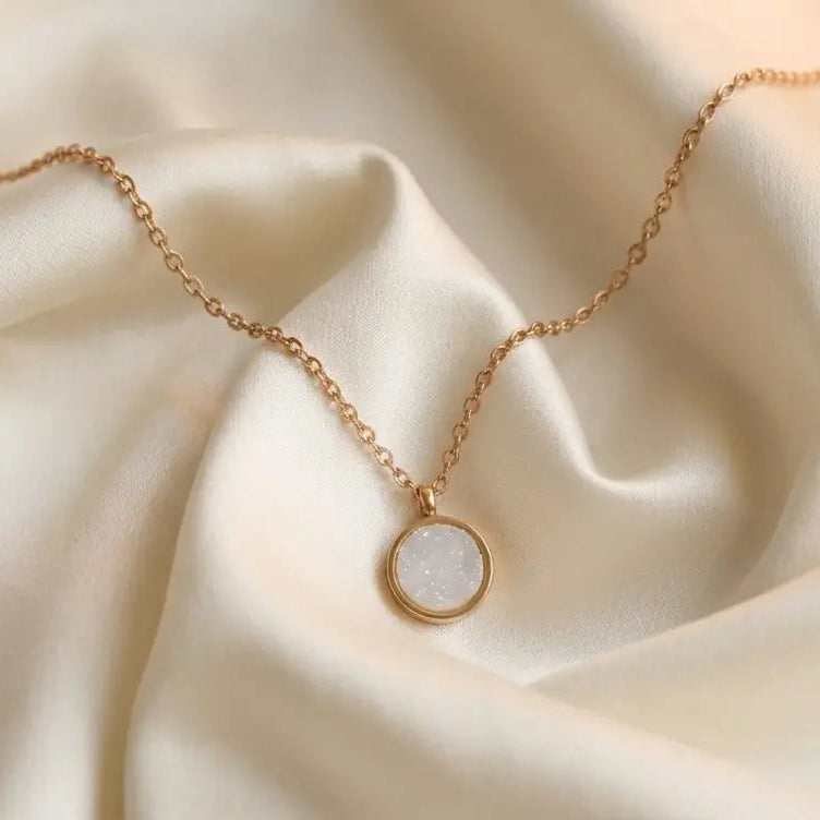 Collier Minimaliste "Éclat Solaire" – Acier Inoxydable Doré