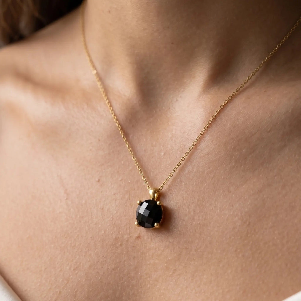 Collier Solitaire avec Pierre Noire Facettée - Pierre Lannier |
