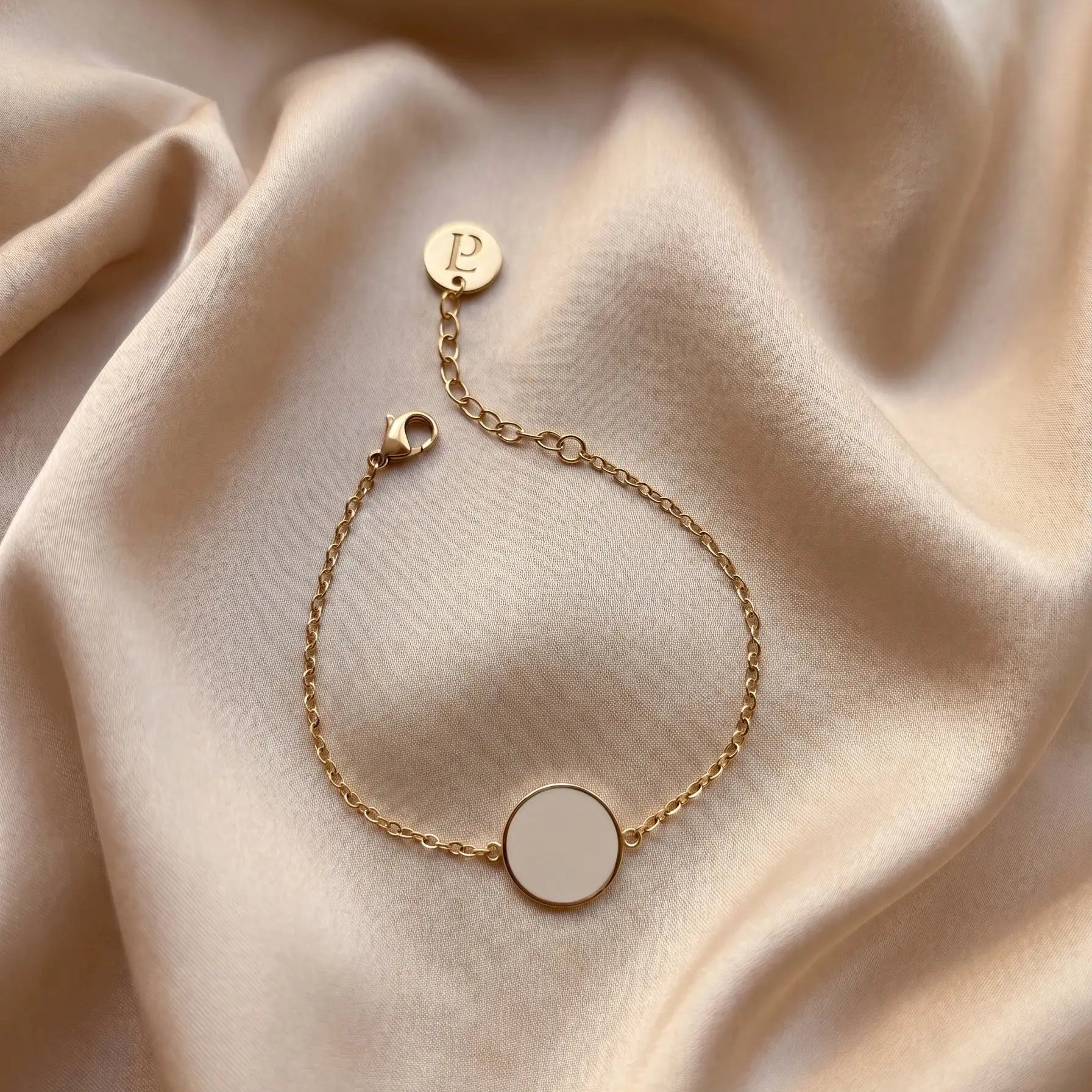 Bracelet Médaillon Signature – Pierre Lannier – Doré et Éclat Nacré