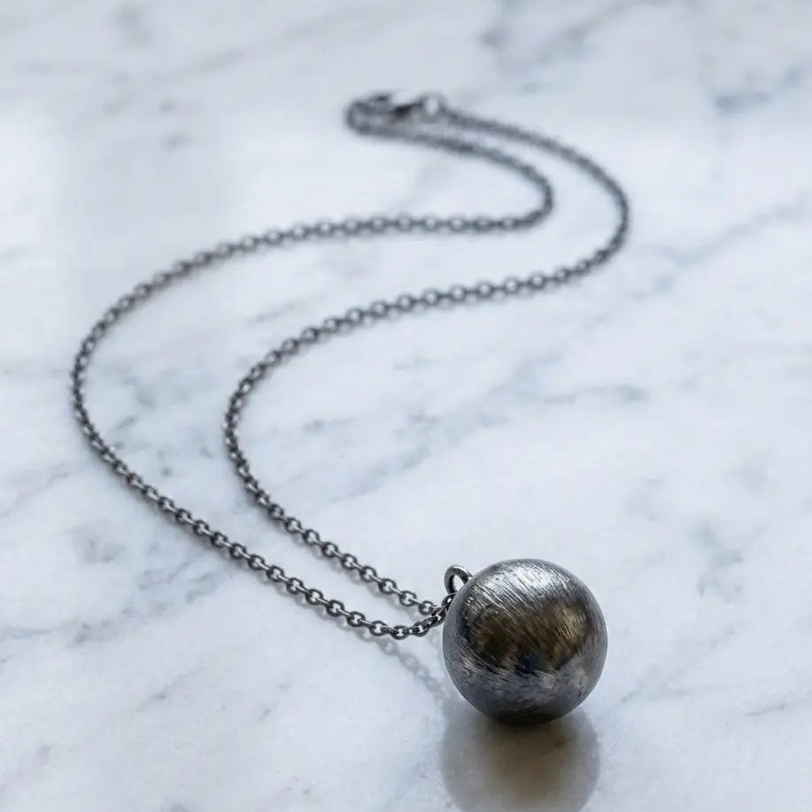 Collier Minimaliste "Sphère Givrée" – Argent Rhodié -Pierre Lannier