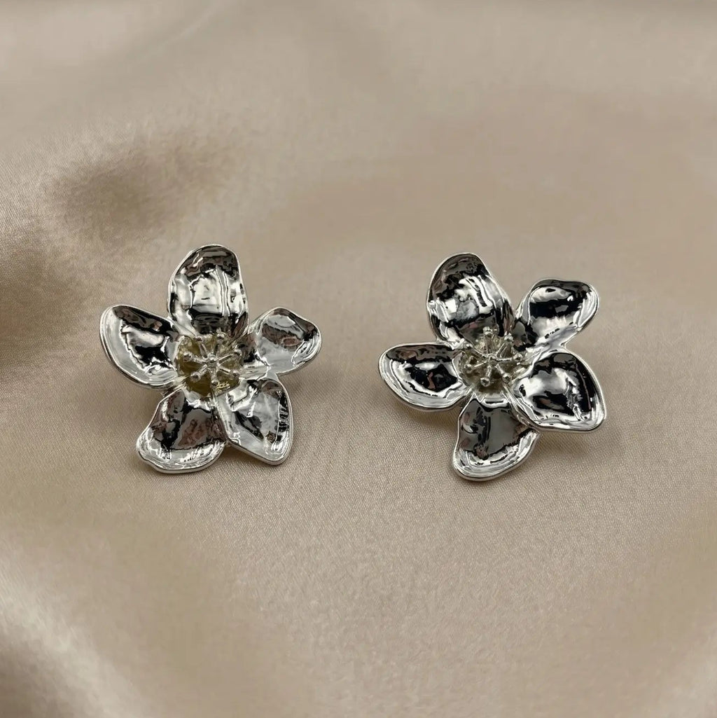 Boucles d'oreilles Fleurs LH – Finition argentée éclatante