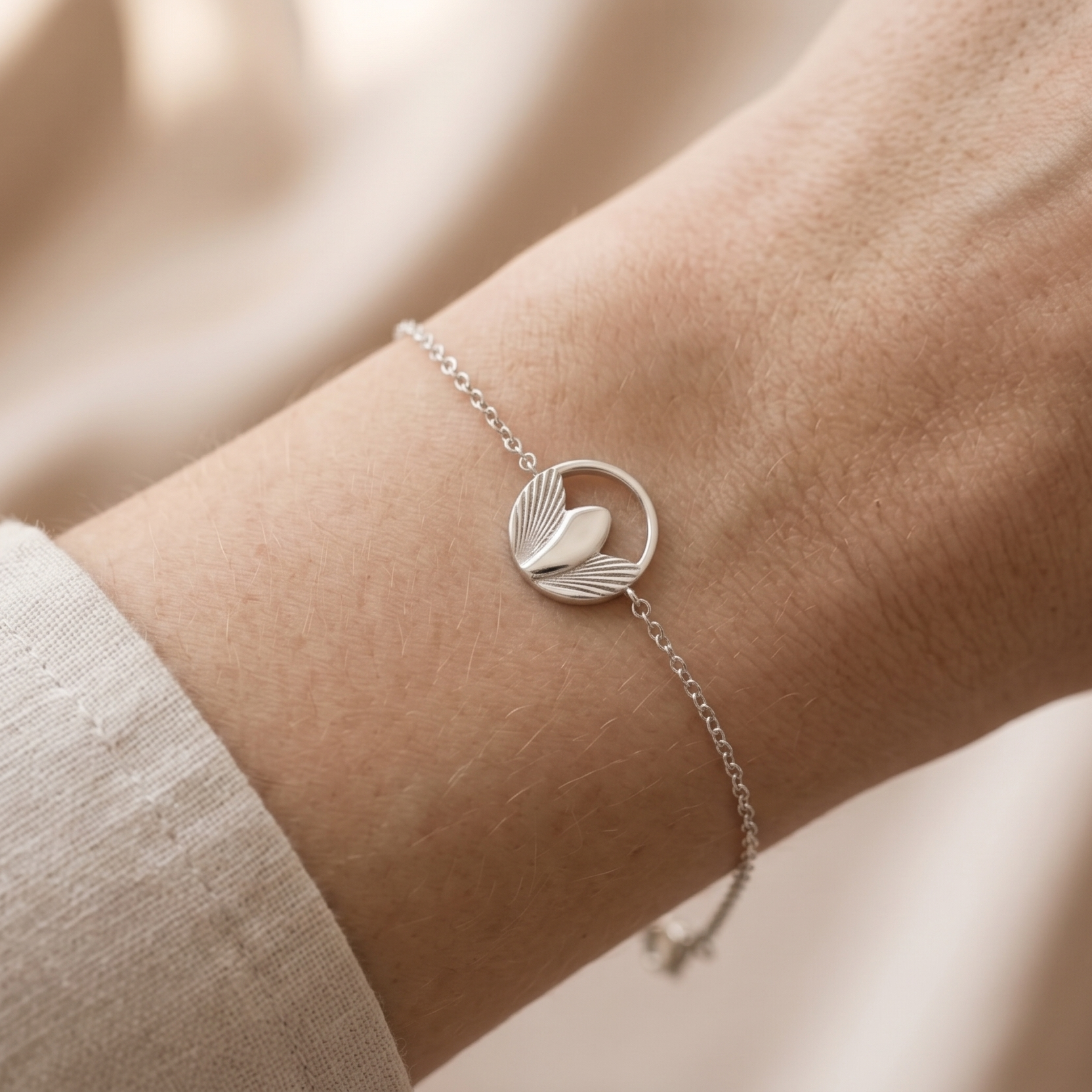 Bracelet Médaillon feuillage épuré Argent Rhodié – Pierre Lannier