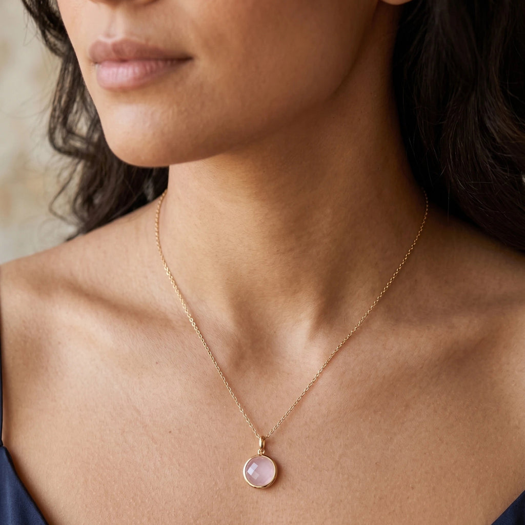 Collier "Iris" en Plaqué Or – Pendentif Rond Rose Pastel Facetté - Go Mademoiselle
