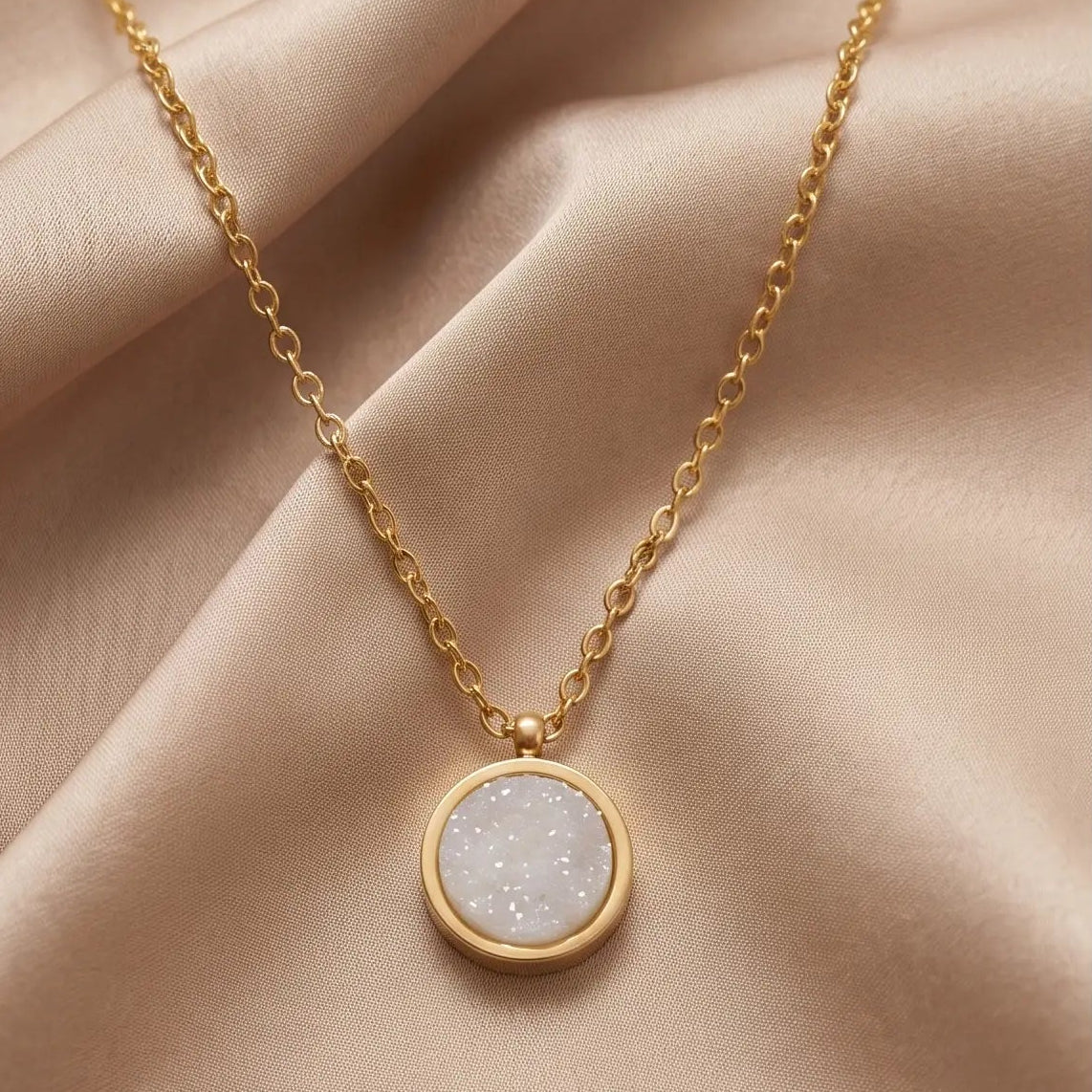 Collier Minimaliste "Éclat Solaire" – Acier Inoxydable Doré