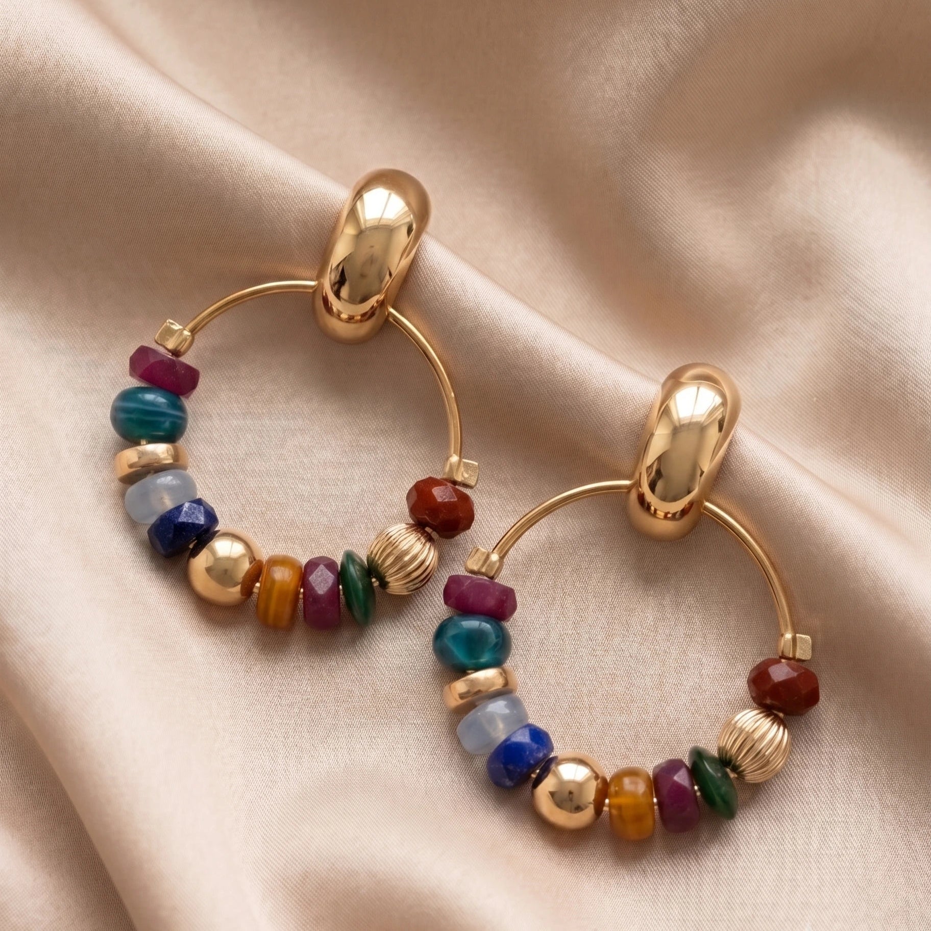 Boucles d'Oreilles Créoles Bohèmes Dorées et Perles Multicolores - LH