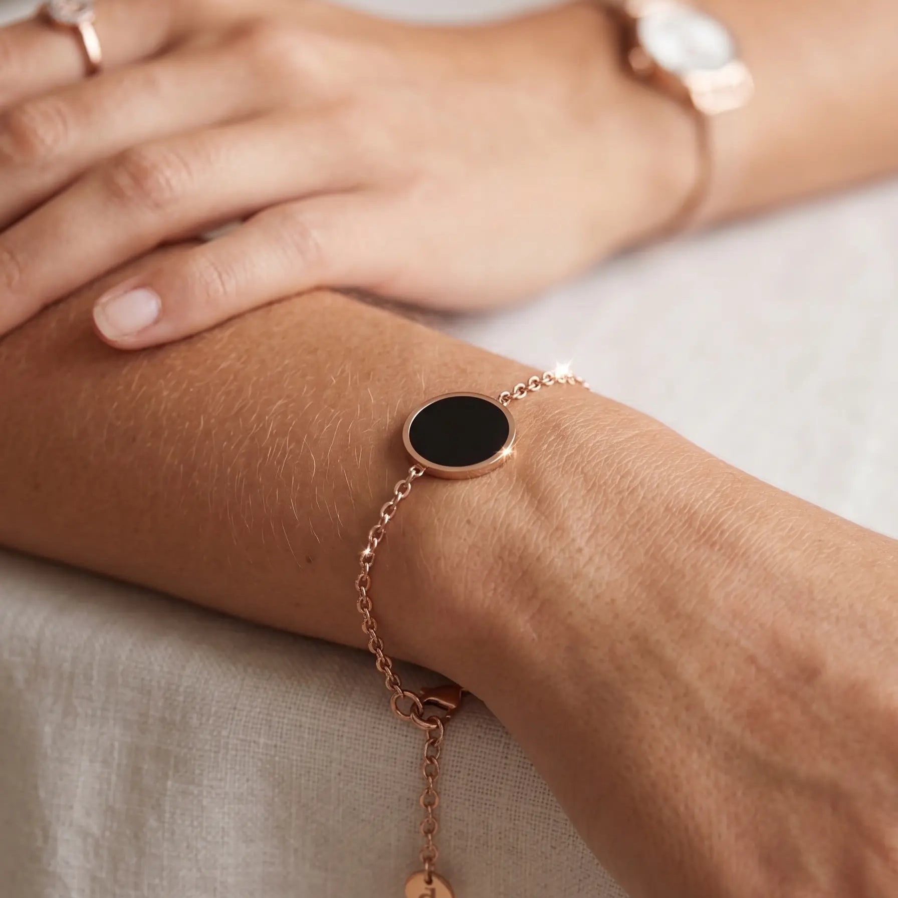 Bracelet Médaille Noir & Acier Rosé – Collection Signature Pierre Lannier