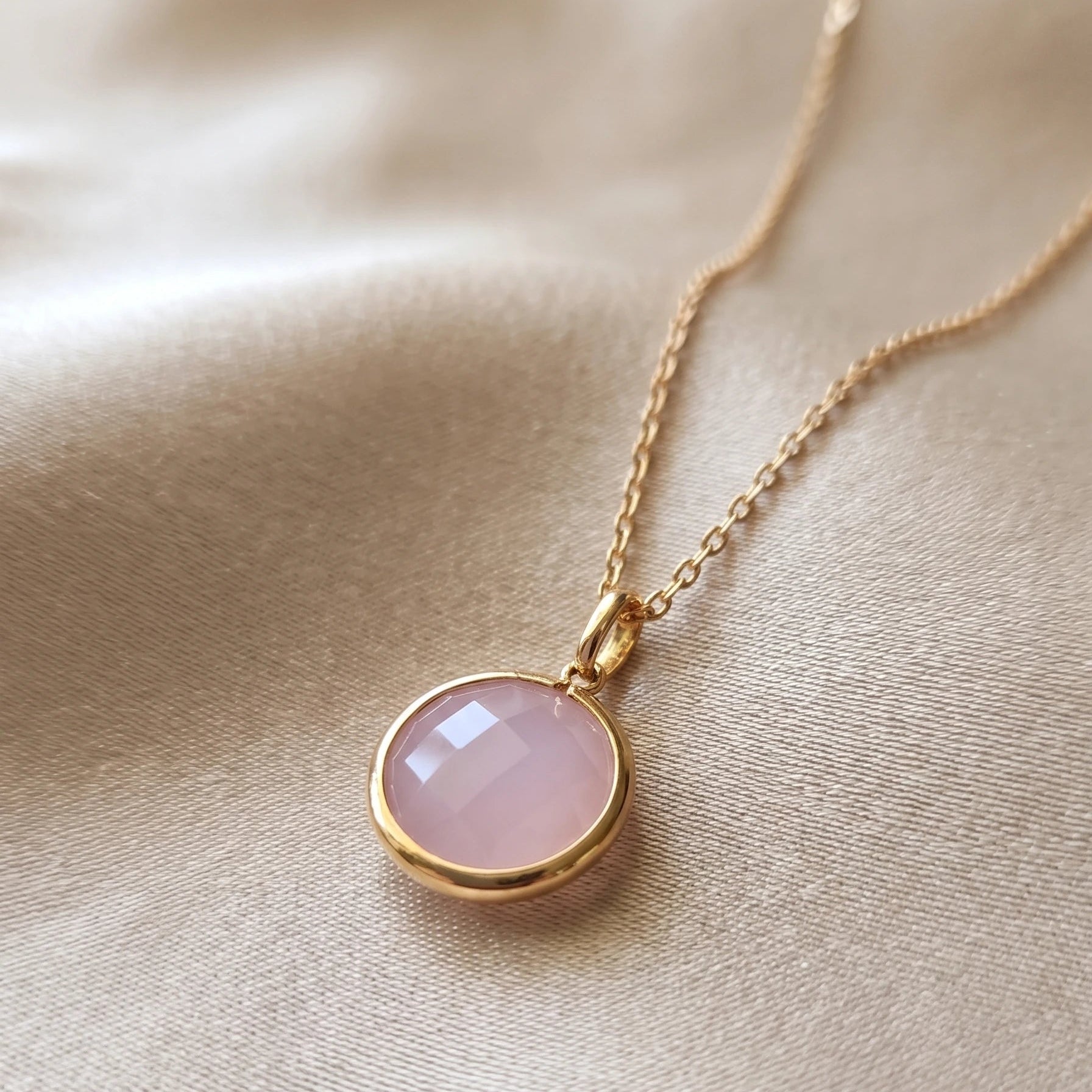 Collier "Iris" en Plaqué Or – Pendentif Rond Rose Pastel Facetté - Go Mademoiselle