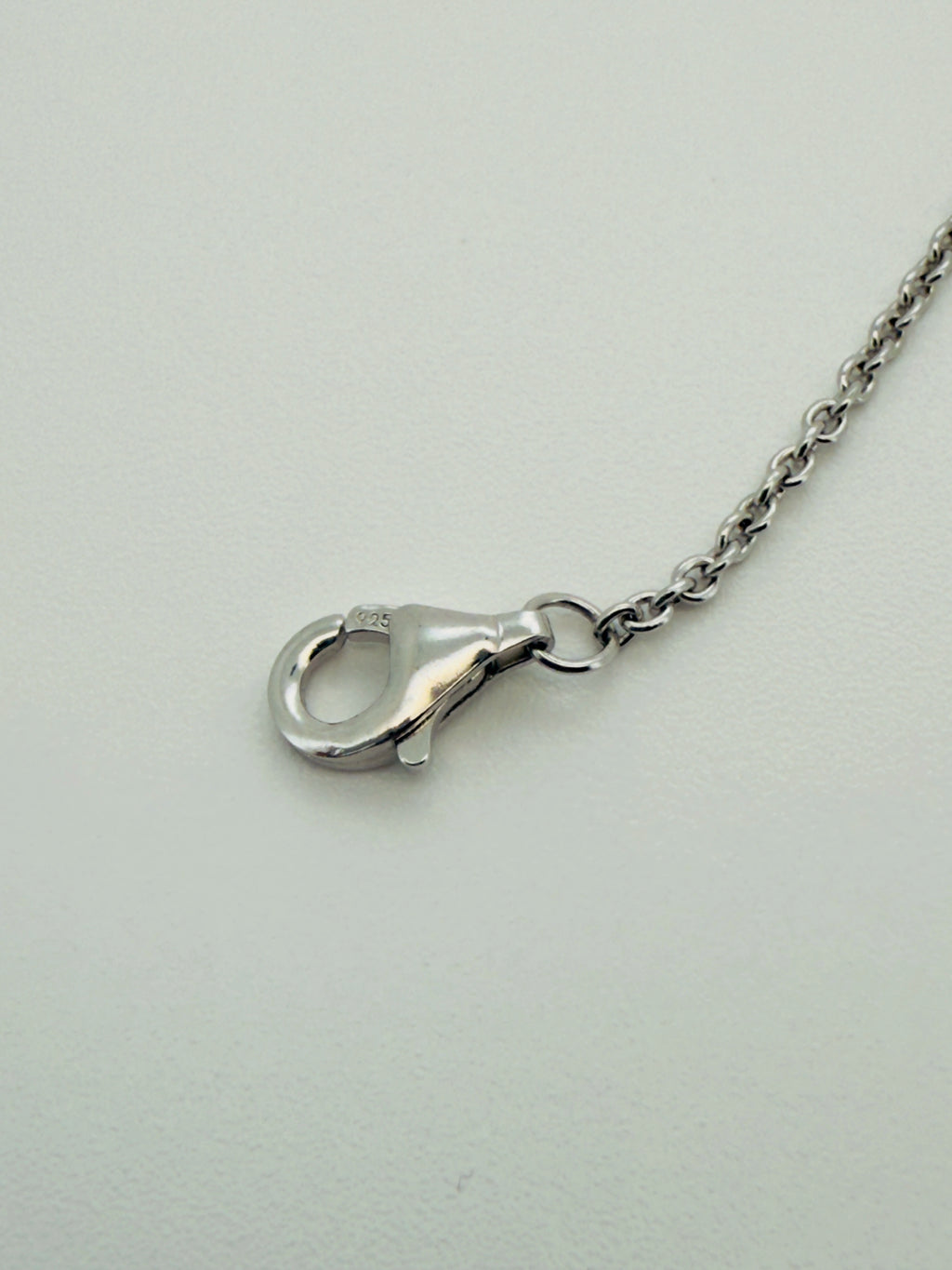 Bracelet Médaillon feuillage épuré Argent Rhodié – Pierre Lannier