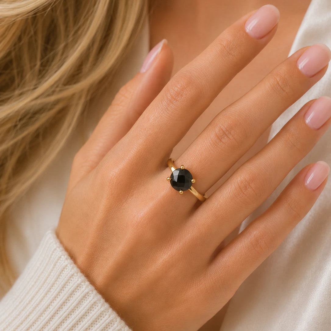 Bague Solitaire Pierre Lannier – Acier Doré et Teinte Onyx
